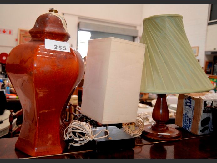 LOT: CERAMIC & WOOD TABLE LAMPS WITH SHADES [Repairs needed to 1 lamp] [47,95]