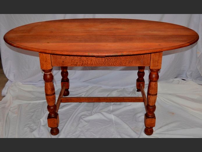 OVAL OAK DINING TABLE, 121 x 60 x 76cm [Some seperation to top]