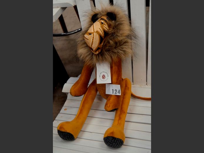 BIG CAT COLLECTION STUFFED LION