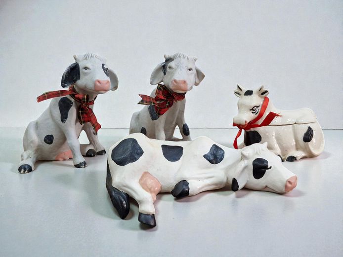 Vintage-Style Ceramic Farmhouse Themed Décor