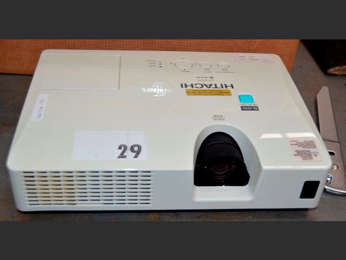 HITACHI CP-RX79 PROJECTOR [Switches on]