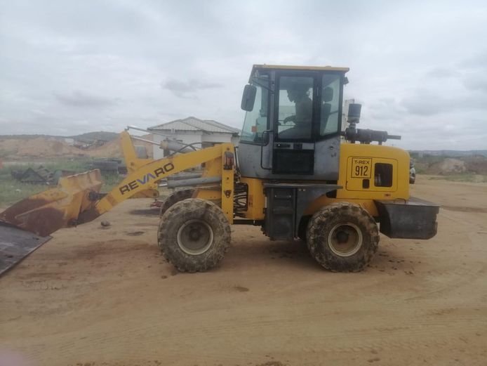 Revaro Front end Loader