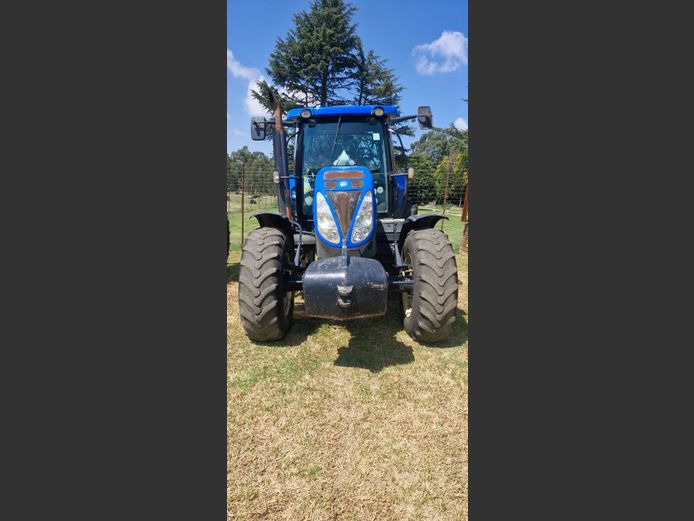 New Holland 6090 – 2012 – 9 334 enjin-ure