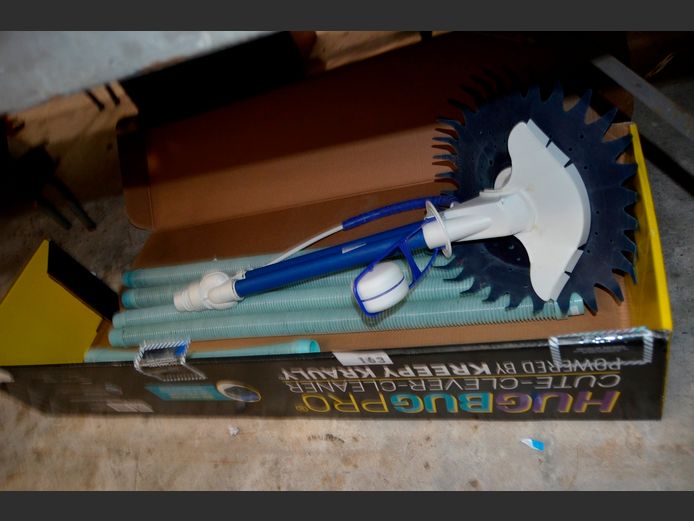 BARRACUDA POOL CLEANER WITH 6 HOSES