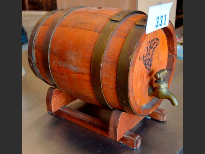 SMALL BRASS BOUND VAT ON STAND WITH TAP, 24 x 16 x 21cm