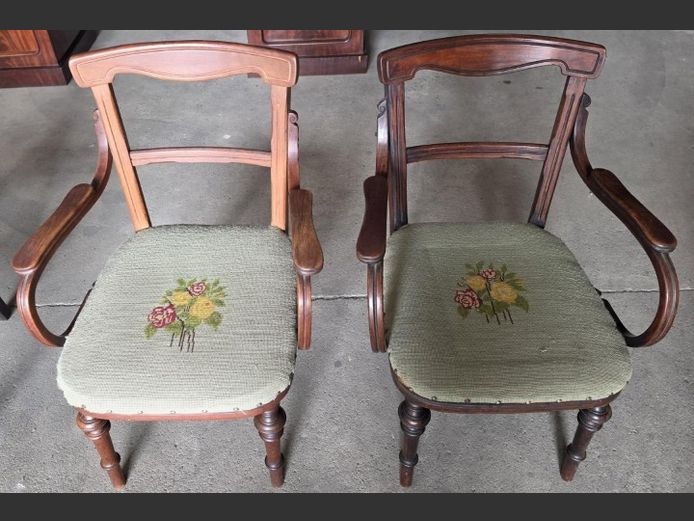 2 X WOODEN VINTAGE DINING CHAIRS