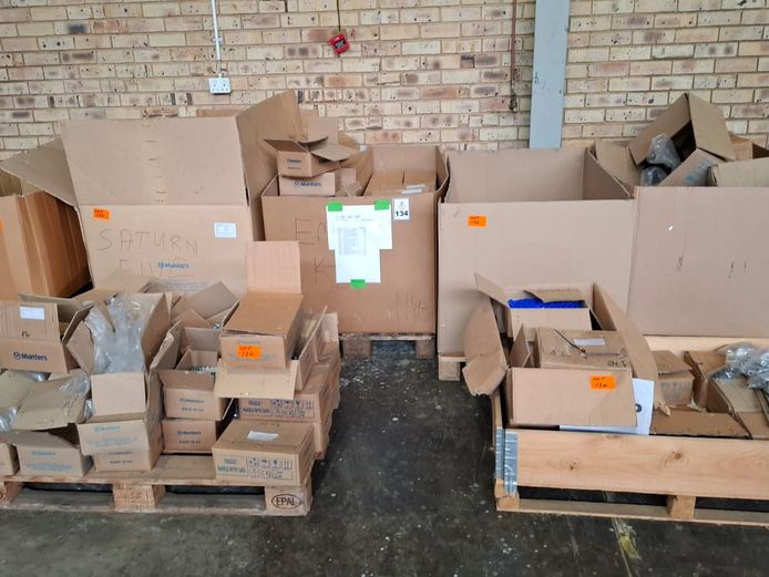  Lot nuts, bolts & Screws etc