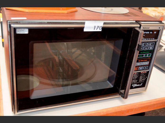 NATIONAL ELECTRONIC MICROWAVE [Switches on, untested further]