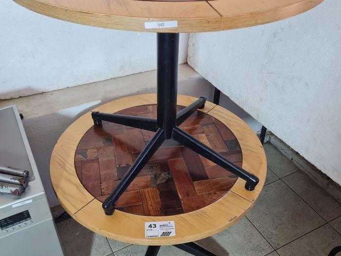 2 X ROUND TABLES