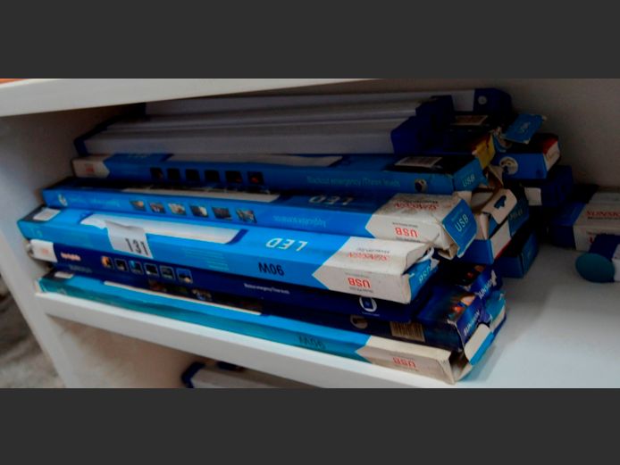 LOT: +/- 35 BLACKOUT EMERGENCY RECHARGEABLE LIGHTS [Condition unknown]