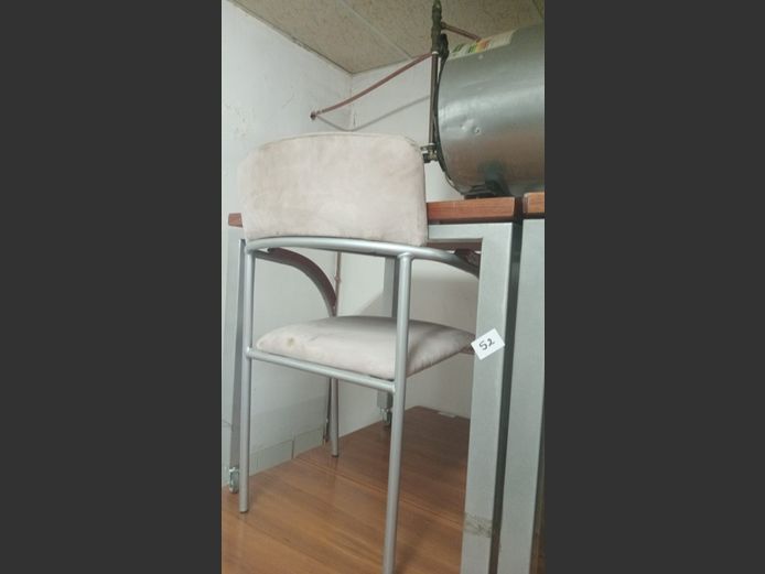 4 seater table with metal legs
