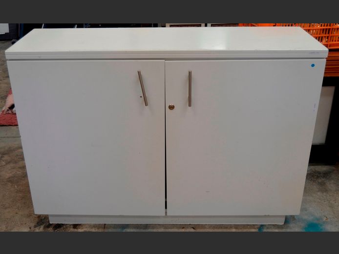 WHITE 2-DOOR CREDENZA, 130 x 40 x 93cm [Top scratched]