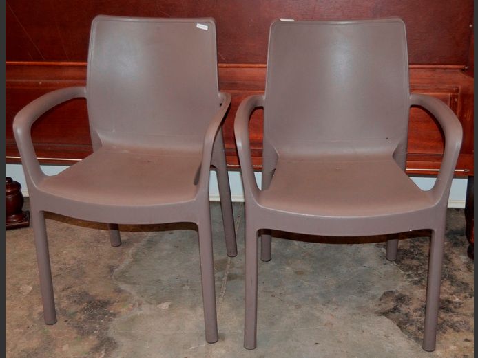 PAIR BROWN PLASTIC PATIO CHAIRS