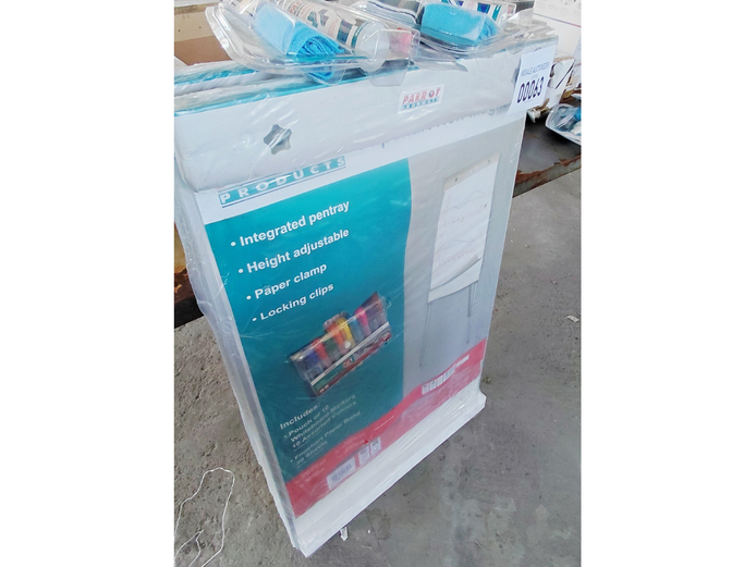 LOT OF 2 PARROT WHITEBOARDS/ 2X WHITEBOARD SET 