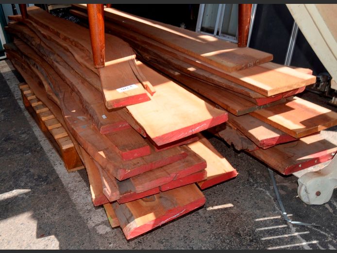LOT: WOODEN PLANKS