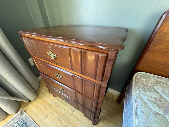 Queen Anne style wooden chest of drawers