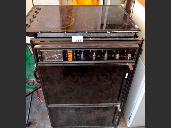 DEFY GEMINI EYE LEVEL OVEN & 4-PLATE HOB [Untested, Glass hob cracked] [#: 403106342]