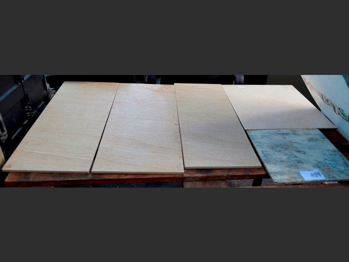 LOT: 5 x TILES