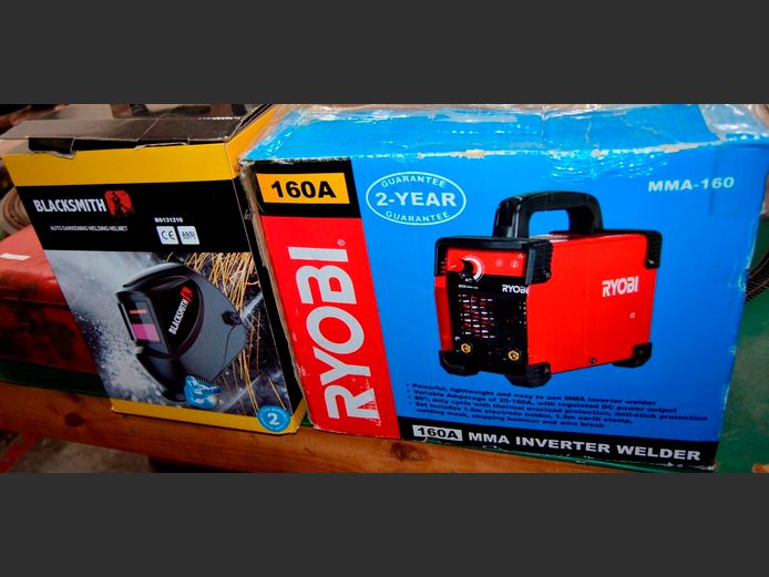 RYOBI 160A INVERTER WELDER & HELMET [Switches on]