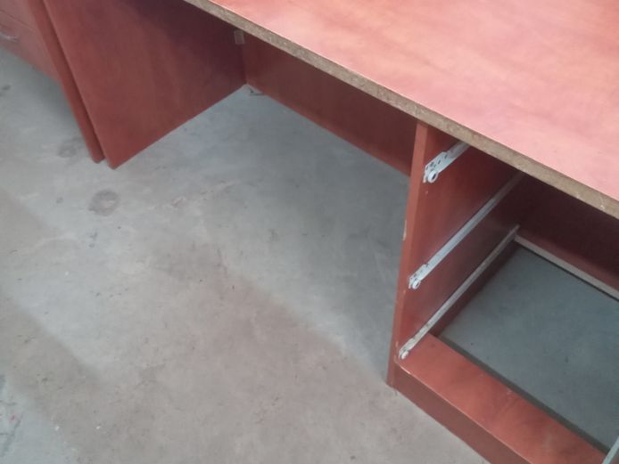 Office desk wv 1358 (3 shelves missing)