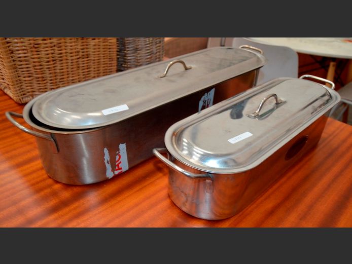 SET OF 2 STAINLESS STEEL FISH POACHERS, 62 x 18 x 12cm & 46 x 15.5 x 11cm