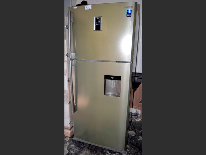 SAMSUNG METALLIC FINISH FRIDGE FREEZER WITH WATER DISPENSER [Getting cold] [#: 415977446]