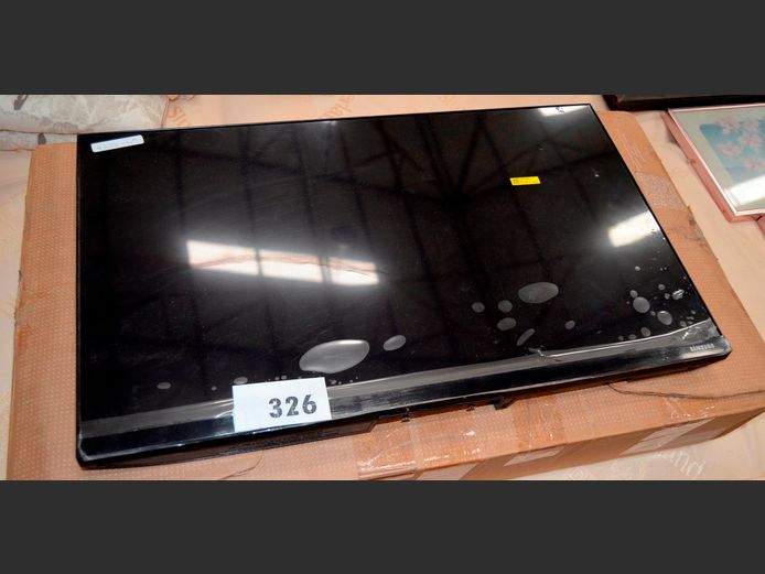 SAMSUNG 24" MONITOR [Switches on, Cracked]