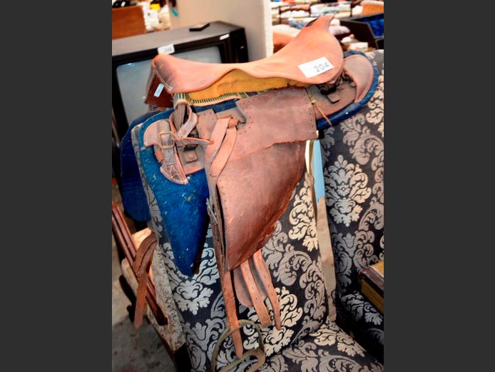 VINTAGE LEATHER MILITARY SADDLE [In need of restoration]