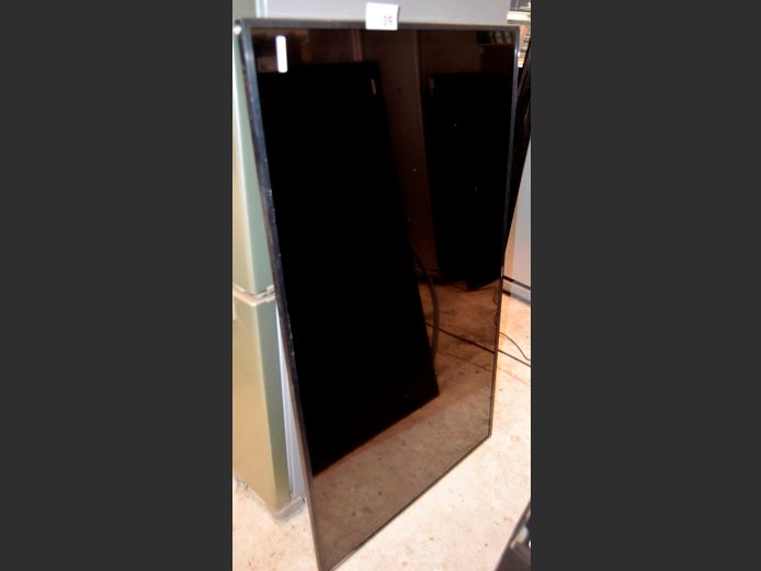 SAMSUNG 55" TV [Switches on, Screen cracked] ### LICENCE PLEASE ###