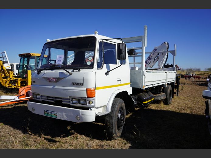 Hino Kraan Trok / CFW438FS / 1994 (Nuwe Enjin)
