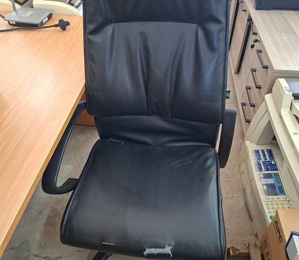 High back tilt and swivel chair