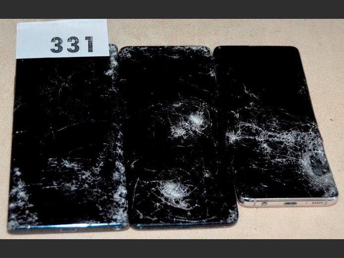 LOT: 3 x SAMSUNG SMART PHONES [Damaged, untested, no chargers]