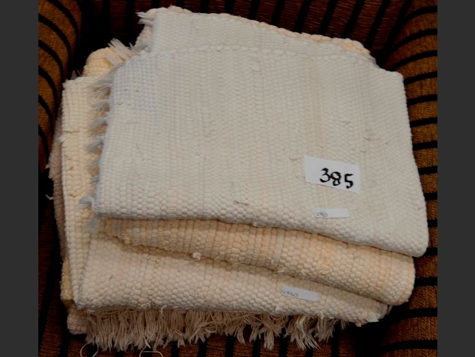 LOT: CREAM WOVEN RUGS & CARPETS