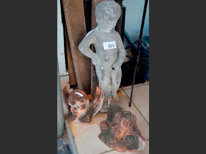 LOT: 3 x CONCRETE GARDEN STATUES