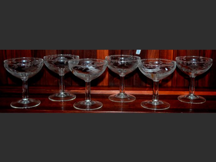 SET OF 6 VINTAGE EMBOSSED GLASS CHAMPAGNE COUPES