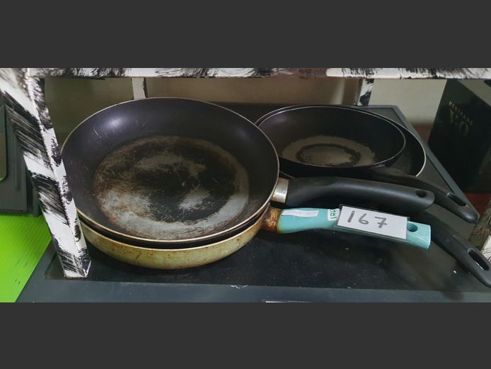 LOT: FRYING PANS