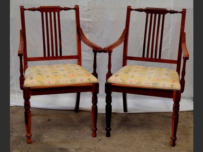 PAIR STINKWOOD CARVERS