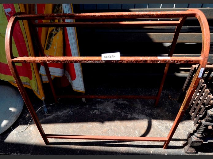 METAL TOWEL RAIL, 77 x 34 x 81cm [Rusty]
