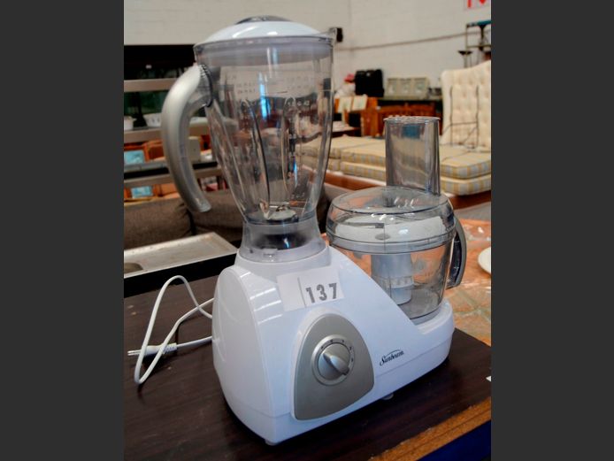SUNBEAM FOOD PROCESSOR [Switches on]