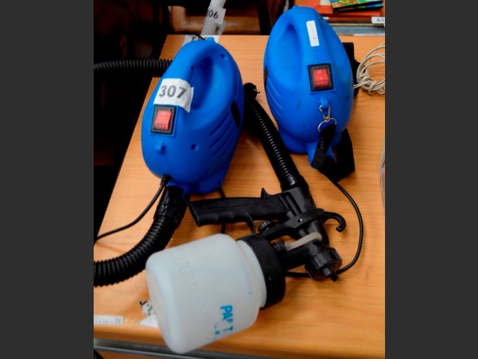 PORTABLE PAINT SPRAY GUN WITH EXTRA PUMP [Switches on, untested further]