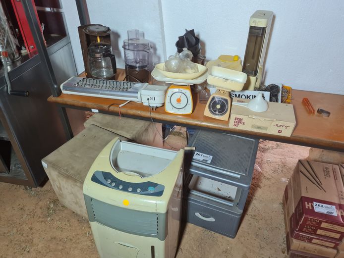 LOT VARIOUS GOODS