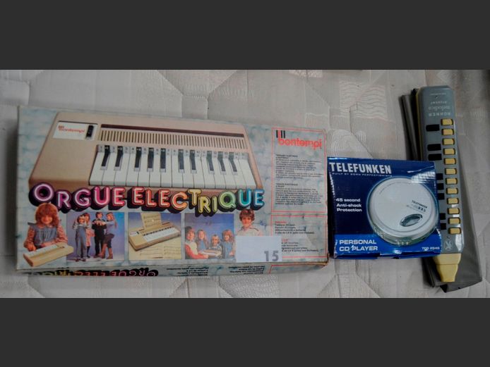 HOHNER MELODICA, TELEFUNKEN PORTABLE CD PLAYER [Faulty] & A PORTABLE ELECTRIC ORGAN [Untested]