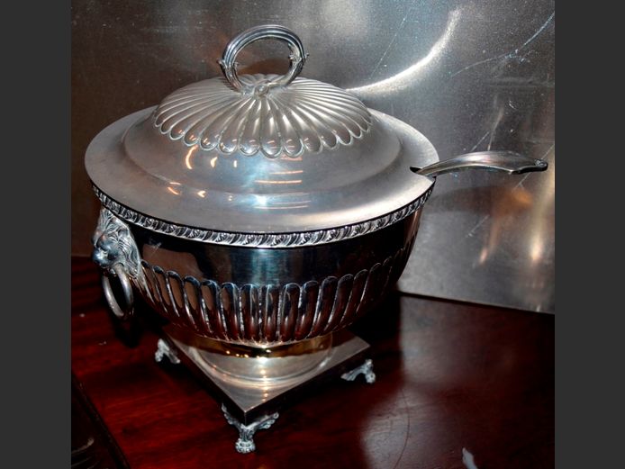 SILVER PLATE SOUP TUREEN WITH LID & LADLE WITH CLAW FEET, 22cm Diameter x 26cm High