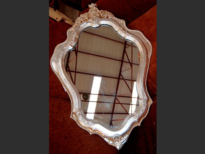 SILVER GILT FRAMED MIRROR, 100 x 65cm