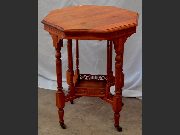 EDWARDIAN OCCASIONAL TABLE ON CASTORS, 64cm Diameter x 73cm High