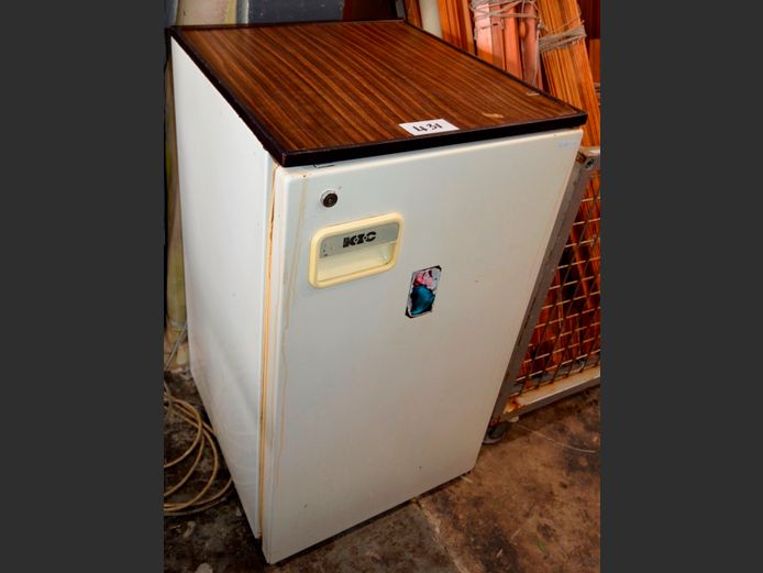 KIC BAR FRIDGE [Getting cold, rusted]