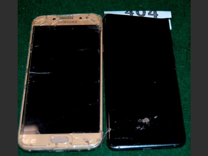 LOT: 2 x SAMSUNG SMART PHONES [Damaged]
