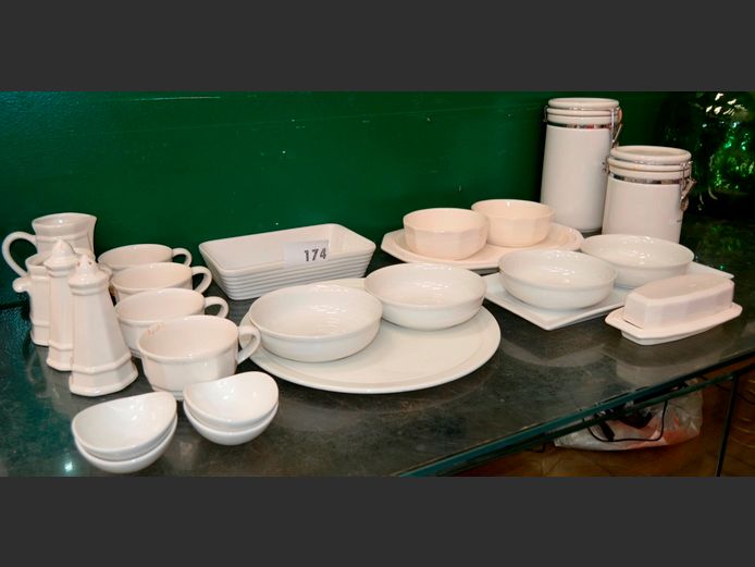 WHITE STEAK PLATES, BOWLS, PIZZA PLATES, etc