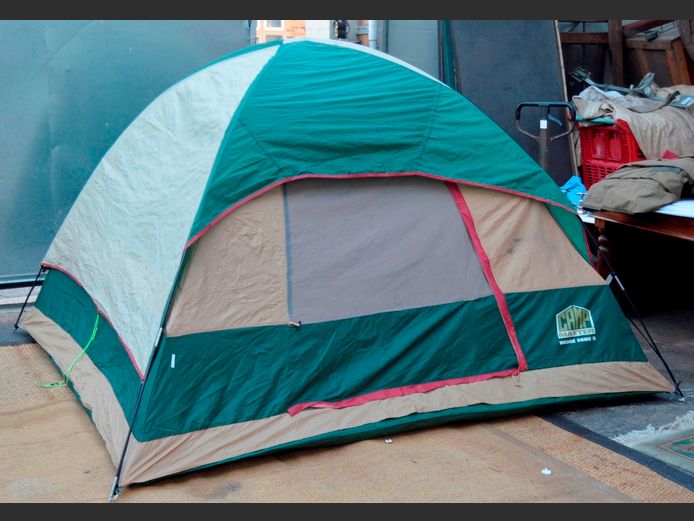 CAMPMASTER WEDGE DOME 3-PERSON TENT WITH BAG