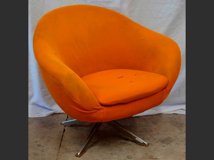 MID-CENTURY MODERN ORANGE UPHOLSTERED SWIVEL CHAIR [Needs re-covering]